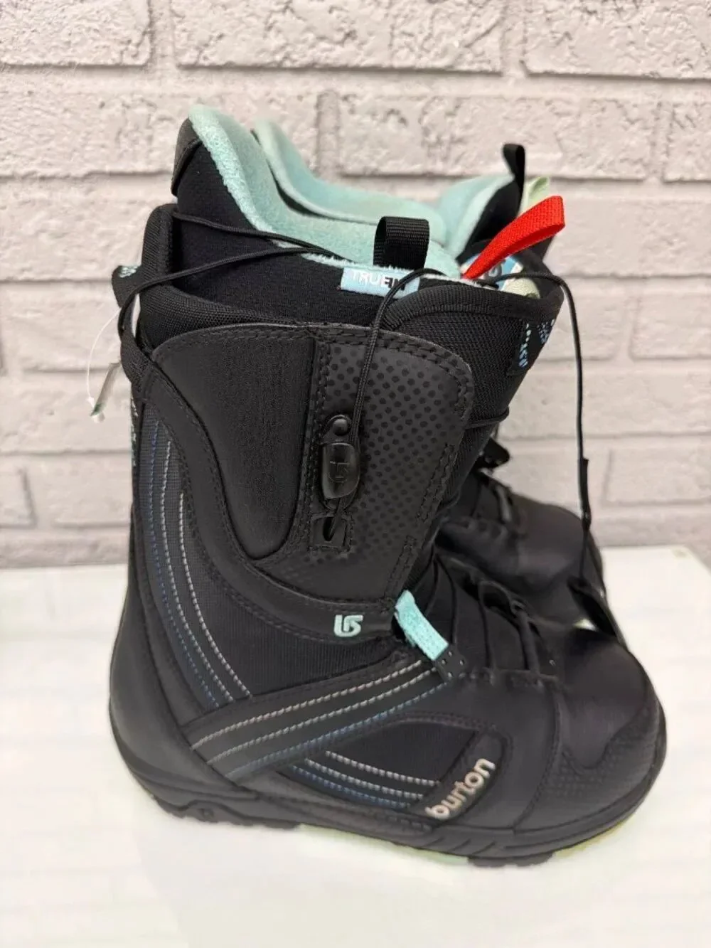 Burton Women's Mint Asian-Fit Snowboard Boots Black True Fit Imprint Size 8